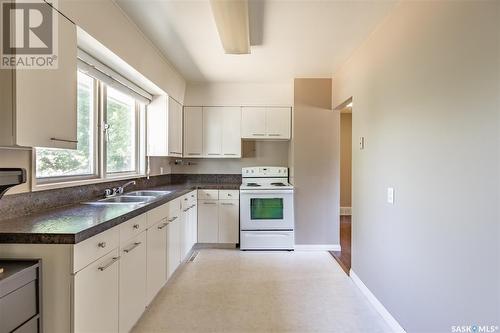 1342 Grandview Street W, Moose Jaw, SK - Indoor Photo Showing Kitchen With Double Sink