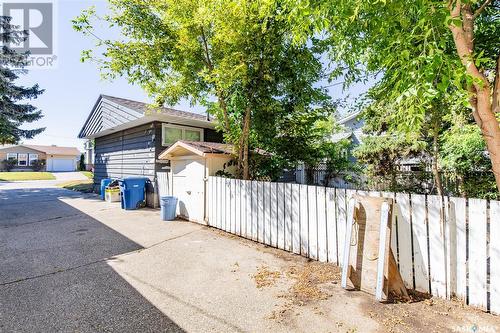 1342 Grandview Street W, Moose Jaw, SK - Outdoor