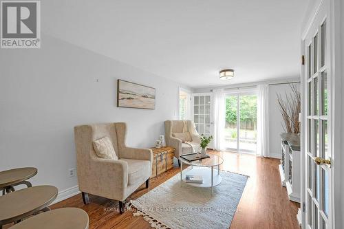 4499 Rogers Road, Burlington (Shoreacres), ON - Indoor Photo Showing Living Room