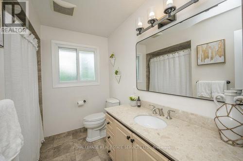 4499 Rogers Road, Burlington (Shoreacres), ON - Indoor Photo Showing Bathroom