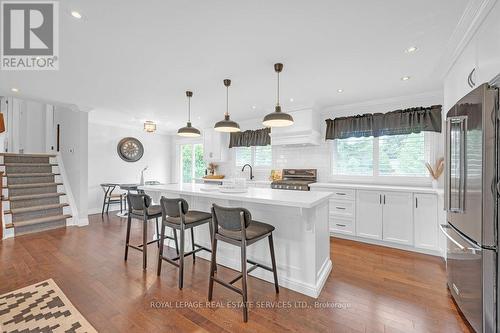 4499 Rogers Road, Burlington (Shoreacres), ON - Indoor Photo Showing Kitchen With Upgraded Kitchen