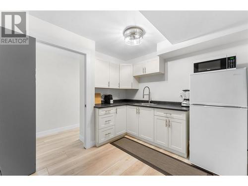 1301 Begley Road, Kelowna, BC - Indoor Photo Showing Kitchen