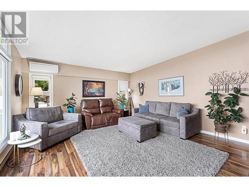 1301 Begley Road, Kelowna, BC - Indoor Photo Showing Living Room