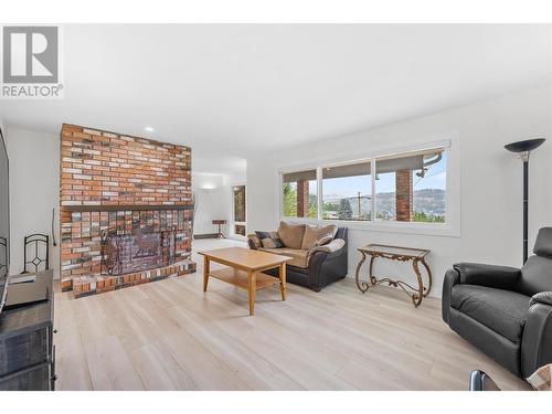 1301 Begley Road, Kelowna, BC - Indoor Photo Showing Living Room With Fireplace