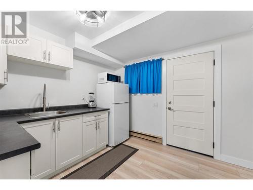 1301 Begley Road, Kelowna, BC - Indoor Photo Showing Kitchen