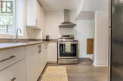 148 Richmond Street, Richmond Hill, ON - Indoor Photo Showing Kitchen