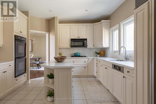 52 Forester Crescent, Markham, ON - Indoor Photo Showing Kitchen With Upgraded Kitchen