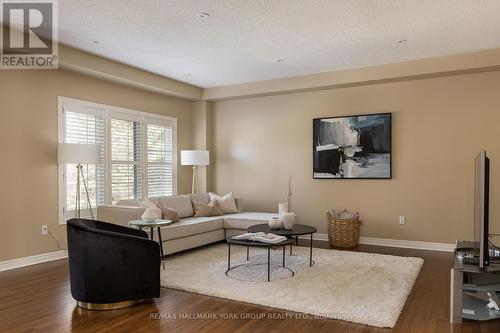 52 Forester Crescent, Markham, ON - Indoor Photo Showing Living Room