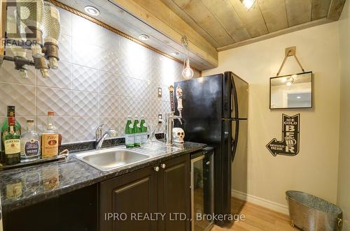 21 Coutts Court, Guelph (Pine Ridge), ON - Indoor Photo Showing Kitchen