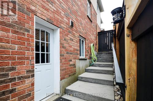 21 Coutts Court, Guelph (Pine Ridge), ON - Outdoor