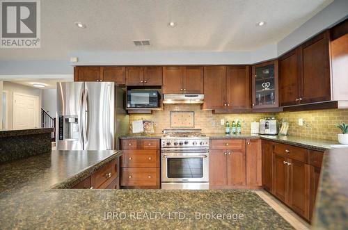 21 Coutts Court, Guelph (Pine Ridge), ON - Indoor Photo Showing Kitchen