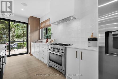 46 Exmoor Place, London, ON - Indoor Photo Showing Kitchen With Upgraded Kitchen