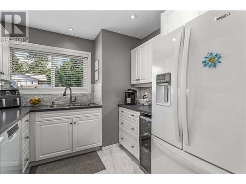 350 Davie Road Unit# 1, Kelowna, BC - Indoor Photo Showing Kitchen With Double Sink