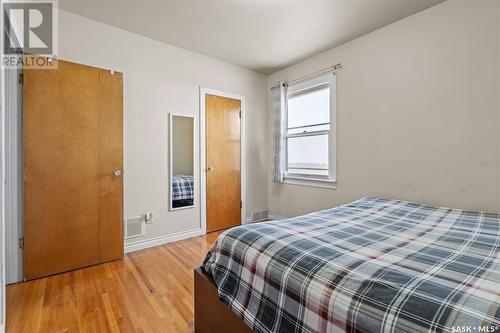 320 Bottomley Avenue S, Saskatoon, SK - Indoor Photo Showing Bedroom