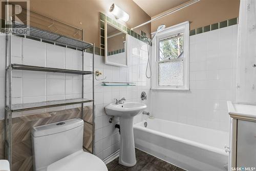 320 Bottomley Avenue S, Saskatoon, SK - Indoor Photo Showing Bathroom