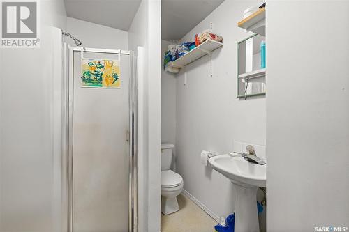 320 Bottomley Avenue S, Saskatoon, SK - Indoor Photo Showing Bathroom