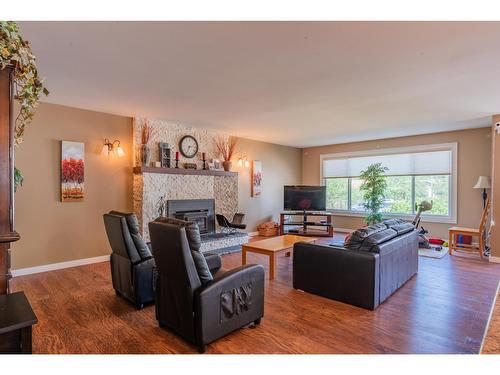 103 Johnson Road, Fruitvale, BC - Indoor Photo Showing Living Room With Fireplace