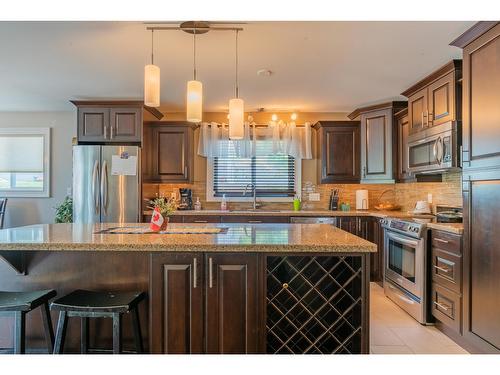 103 Johnson Road, Fruitvale, BC - Indoor Photo Showing Kitchen With Stainless Steel Kitchen With Upgraded Kitchen