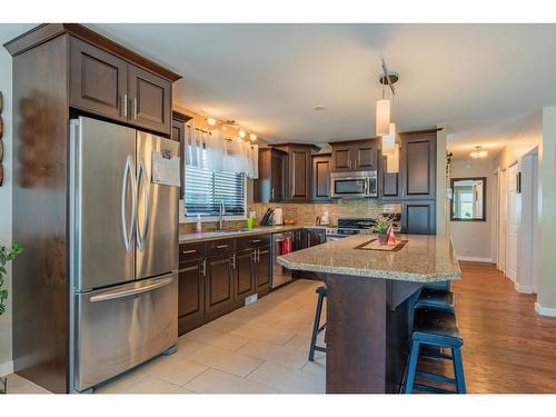 103 Johnson Road, Fruitvale, BC - Indoor Photo Showing Kitchen With Stainless Steel Kitchen With Upgraded Kitchen