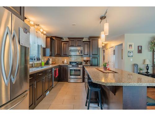 103 Johnson Road, Fruitvale, BC - Indoor Photo Showing Kitchen With Stainless Steel Kitchen With Upgraded Kitchen