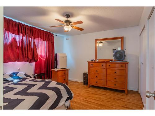 103 Johnson Road, Fruitvale, BC - Indoor Photo Showing Bedroom