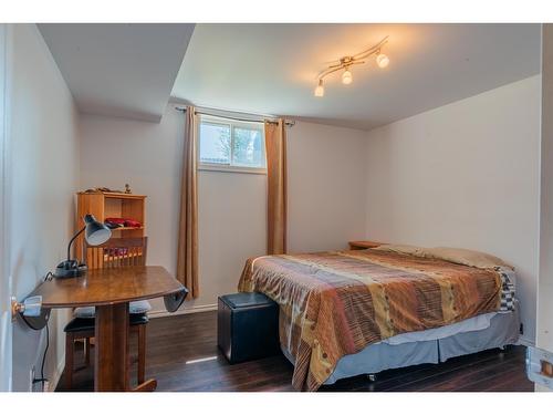 103 Johnson Road, Fruitvale, BC - Indoor Photo Showing Bedroom