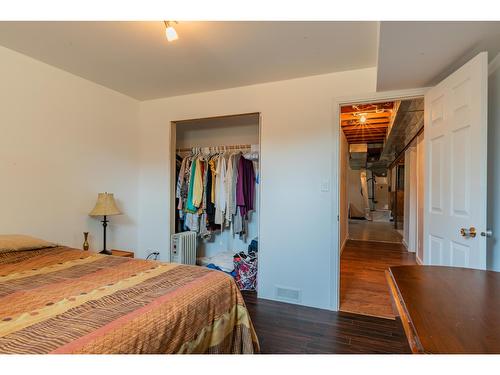 103 Johnson Road, Fruitvale, BC - Indoor Photo Showing Bedroom