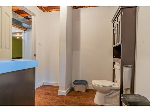 103 Johnson Road, Fruitvale, BC - Indoor Photo Showing Bathroom