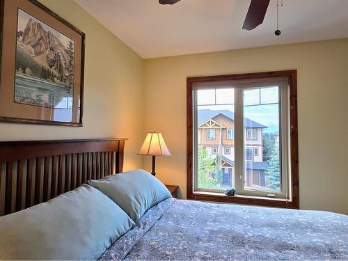 25 - 4878 Ridge Road, Radium Hot Springs, BC - Indoor Photo Showing Bedroom