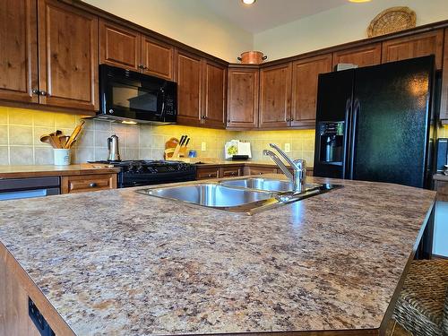 25 - 4878 Ridge Road, Radium Hot Springs, BC - Indoor Photo Showing Kitchen With Double Sink