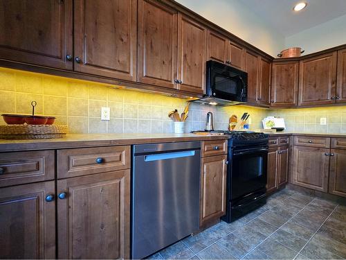 25 - 4878 Ridge Road, Radium Hot Springs, BC - Indoor Photo Showing Kitchen