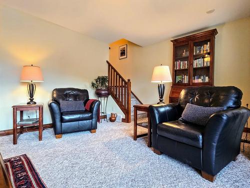 25 - 4878 Ridge Road, Radium Hot Springs, BC - Indoor Photo Showing Living Room