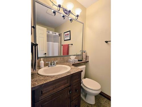 25 - 4878 Ridge Road, Radium Hot Springs, BC - Indoor Photo Showing Bathroom