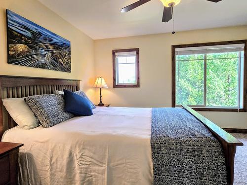 25 - 4878 Ridge Road, Radium Hot Springs, BC - Indoor Photo Showing Bedroom