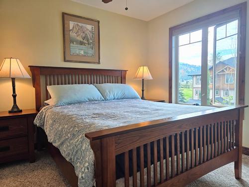 25 - 4878 Ridge Road, Radium Hot Springs, BC - Indoor Photo Showing Bedroom