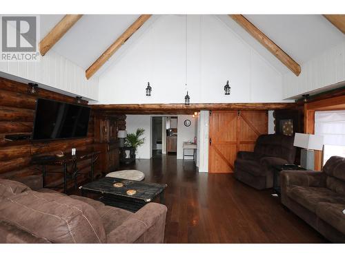 3168 Copeland Road, Quesnel, BC - Indoor Photo Showing Living Room