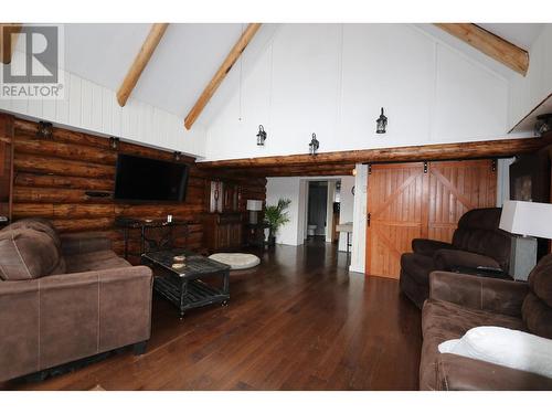 3168 Copeland Road, Quesnel, BC - Indoor Photo Showing Living Room