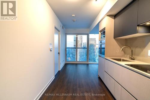 3817 - 319 Jarvis Street, Toronto, ON - Indoor Photo Showing Kitchen