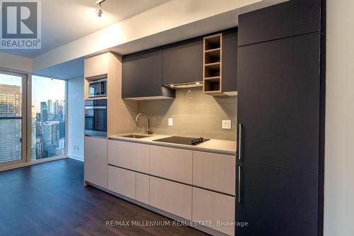 3817 - 319 Jarvis Street, Toronto, ON - Indoor Photo Showing Kitchen