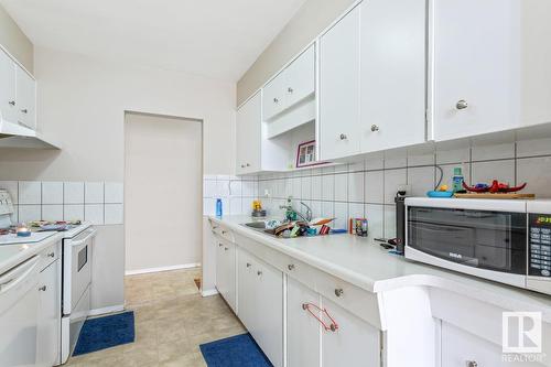 11830 48 St Nw, Edmonton, AB - Indoor Photo Showing Kitchen