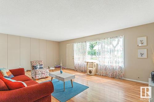 11830 48 St Nw, Edmonton, AB - Indoor Photo Showing Living Room