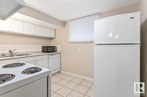 11830 48 St Nw, Edmonton, AB - Indoor Photo Showing Kitchen