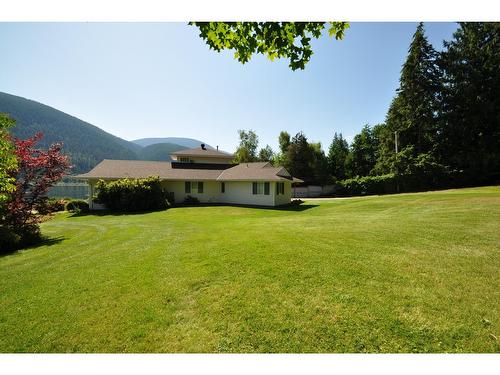 2194 Highway 3A, Nelson, BC - Outdoor