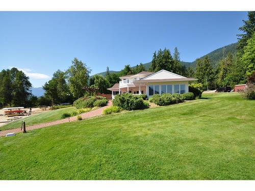 2194 Highway 3A, Nelson, BC - Outdoor