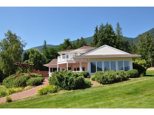 2194 Highway 3A, Nelson, BC - Outdoor