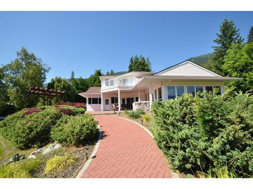 2194 Highway 3A, Nelson, BC - Outdoor