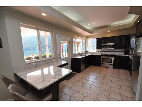 2194 Highway 3A, Nelson, BC - Indoor Photo Showing Kitchen