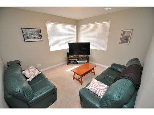 2194 Highway 3A, Nelson, BC - Indoor Photo Showing Living Room