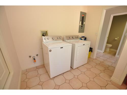 2194 Highway 3A, Nelson, BC - Indoor Photo Showing Laundry Room