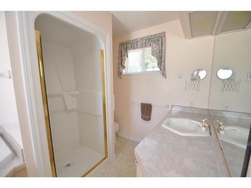 2194 Highway 3A, Nelson, BC - Indoor Photo Showing Bathroom